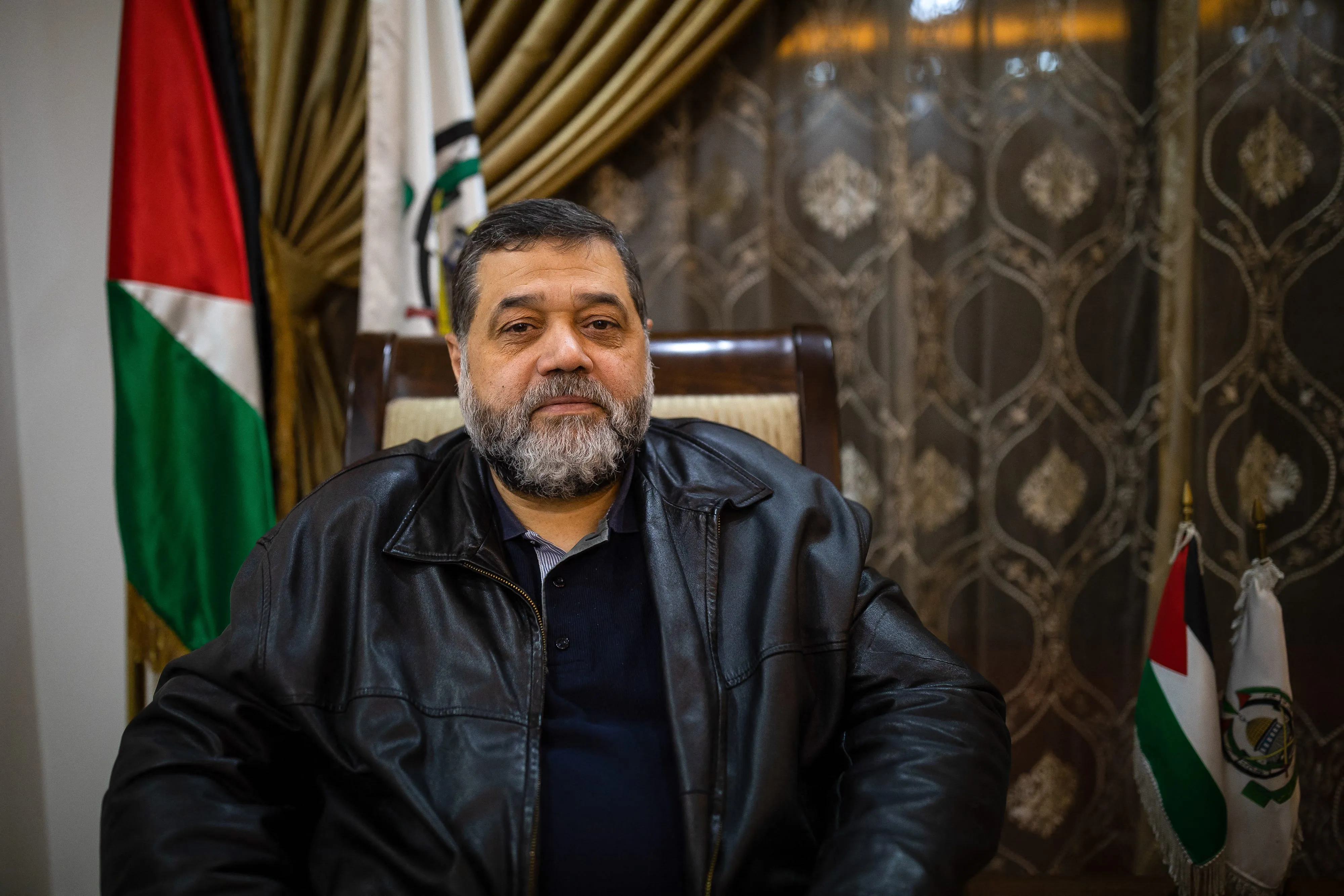 Der hohe Hamas-Funktionär Osama Hamdan in seinem Büro im südlichen Vorort Dahiyeh in Beirut, Libanon. 18. Januar 2024. (Foto von Oliver Marsden/Middle East Images/AFP via Getty Images)