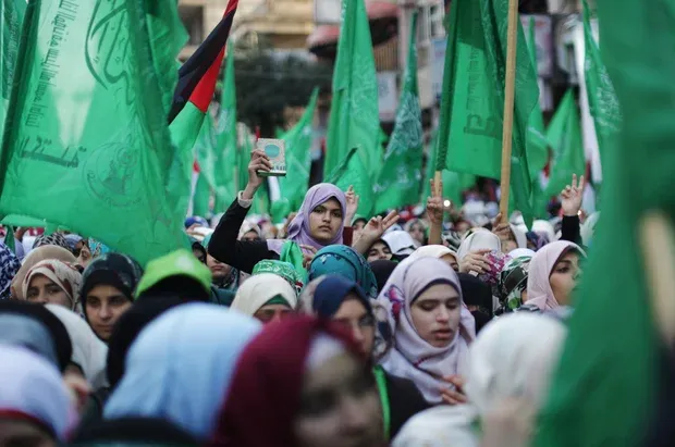 Palästinensische Frauen protestieren zur Unterstützung der Hamas in Gaza (AFP)